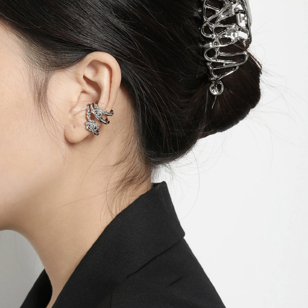 Thorn rose ear clip